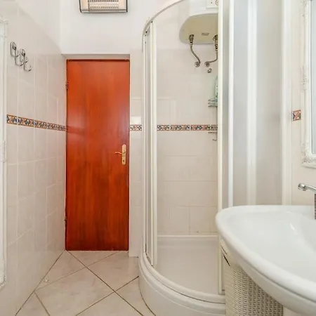 Luiza House Holiday home *